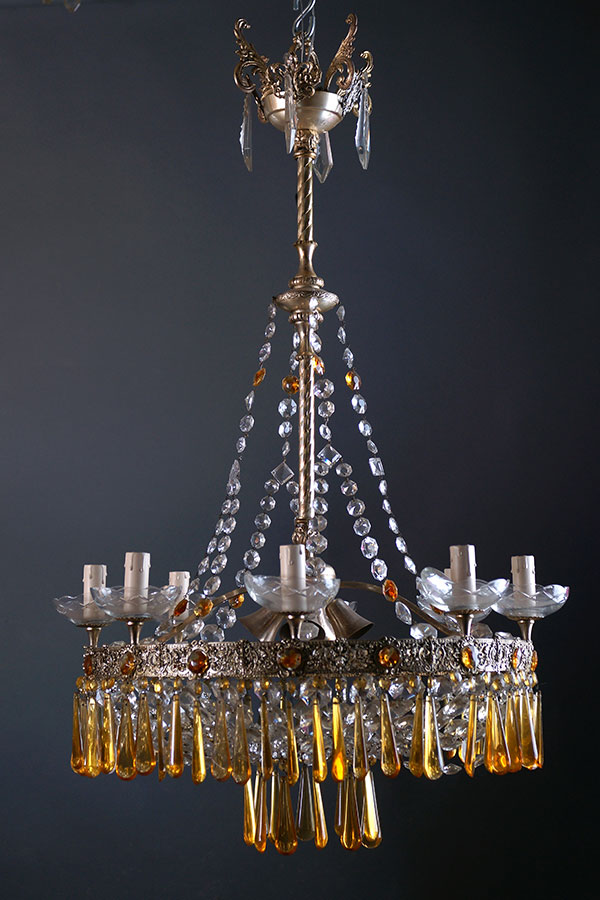 Candelabros antiguos. Colección de lámparas antiguas. Comercio. Polonia