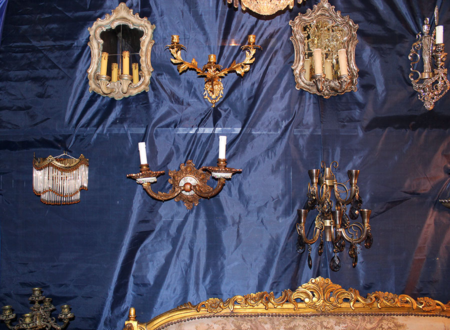 Candelabros antiguos. Colección de lámparas antiguas. Comercio. Polonia